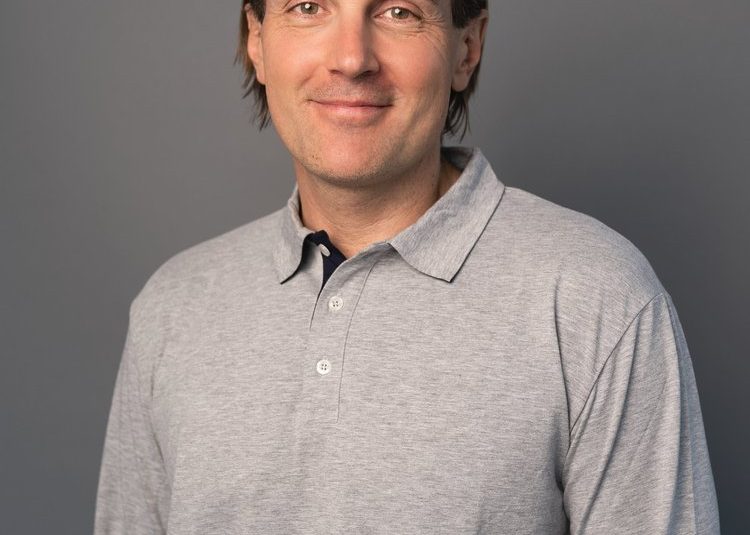 Dr. Thomas Schuck, Radiologe in der Radiologiepraxis Oberpullendorf, Porträt in einer professionellen Umgebung
