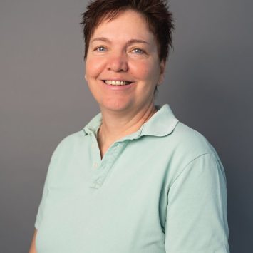 Ruth Harter, Medizinisch Technische Assistenz in der Radiologiepraxis Oberpullendorf, Porträt in einer professionellen Umgebung