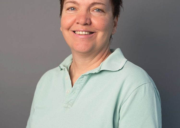 Ruth Harter, Medizinisch Technische Assistenz in der Radiologiepraxis Oberpullendorf, Porträt in einer professionellen Umgebung