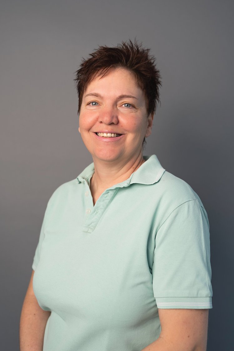 Ruth Harter, Medizinisch Technische Assistenz in der Radiologiepraxis Oberpullendorf, Porträt in einer professionellen Umgebung