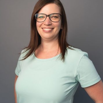 Simone Hofstädter, Medizinisch Technische Assistenz in der Radiologiepraxis Oberpullendorf, Porträt in einer professionellen Umgebung