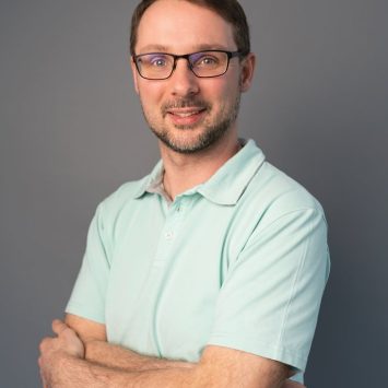 Peter Schöberl, Radiologietechnologie in der Radiologiepraxis Oberpullendorf, Porträt in einer professionellen Umgebung