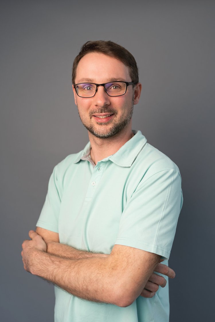 Peter Schöberl, Radiologietechnologie in der Radiologiepraxis Oberpullendorf, Porträt in einer professionellen Umgebung