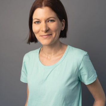 Andrea Schwarz, Medizinisch Technische Assistenz in der Radiologiepraxis Oberpullendorf, Porträt in einer professionellen Umgebung