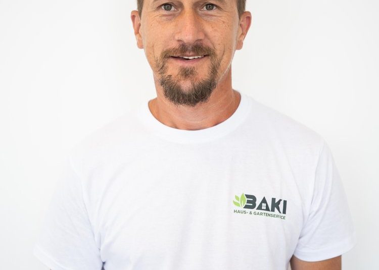Bashkim Krasniqi, Raum-, Haus- und Gartenpflege in der Radiologiepraxis Oberpullendorf, Porträt in einer professionellen Umgebung