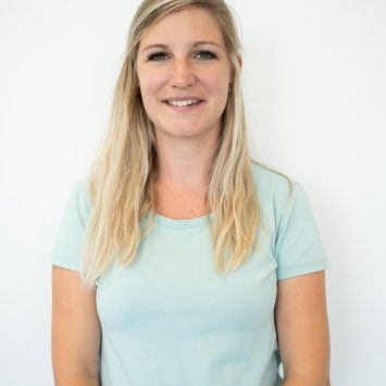 Tina Zechmeister, Radiologietechnologie in der Radiologiepraxis Oberpullendorf, Porträt in einer professionellen Umgebung